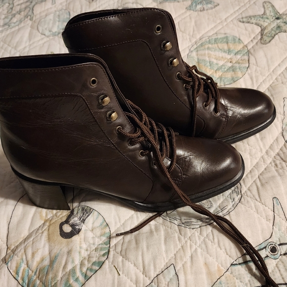 Liz Cole 6.5 Brown Boots Never Worn - Picture 1 of 4